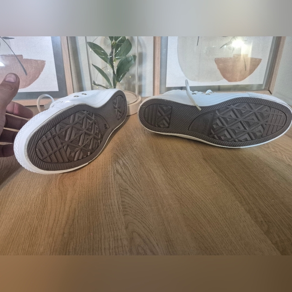 Converse Women's Chuck Taylor Shoes - White (See Little Damage In Last Photo) - Picture 5 of 8